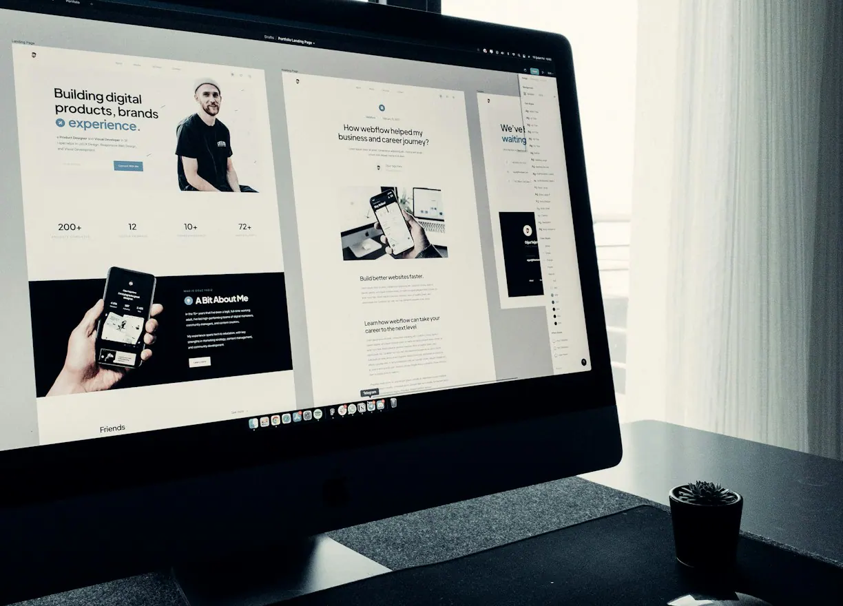 Ordinateur portable affichant un site de réservation