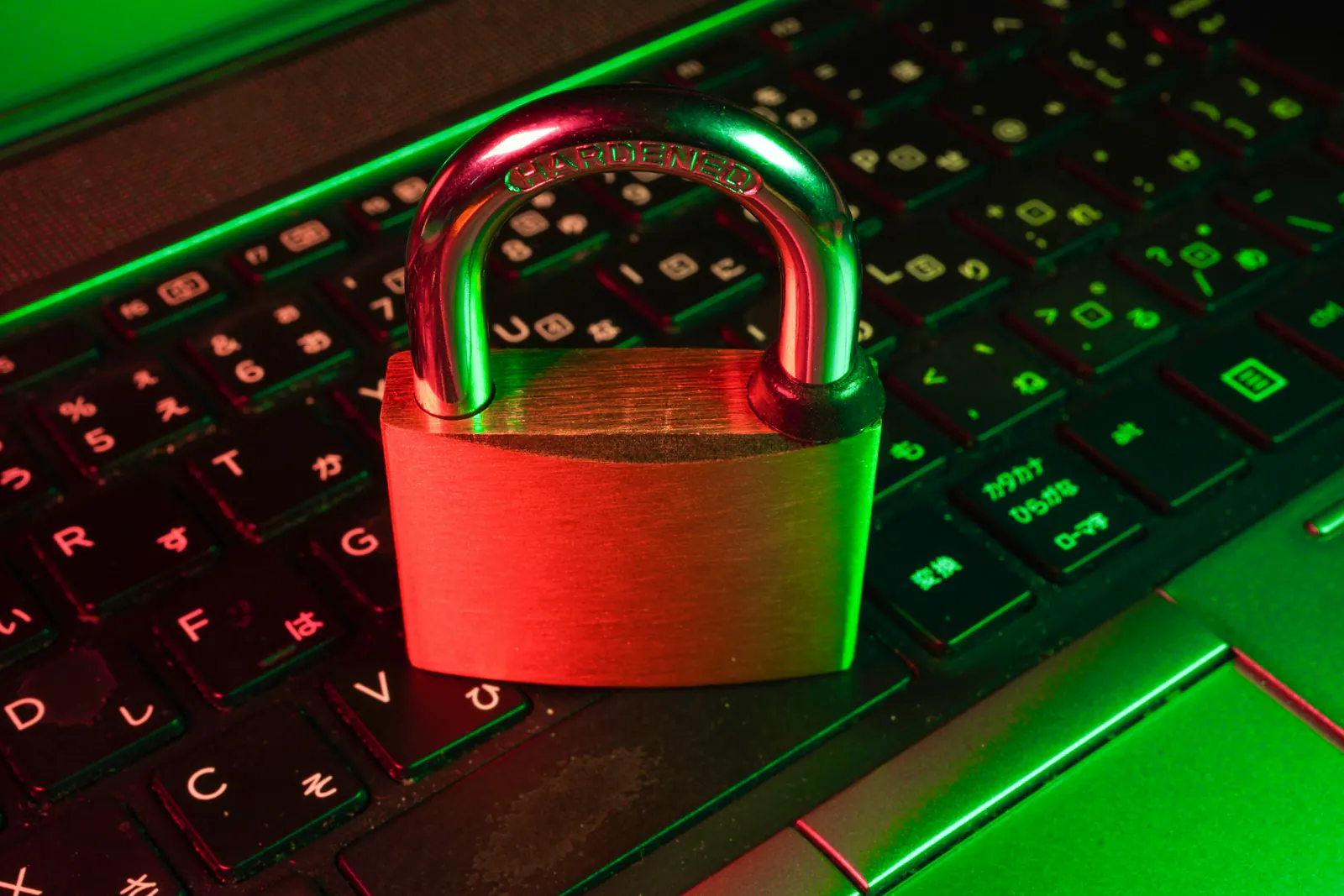 Cadenas sur un clavier, symbole de cybersécurité